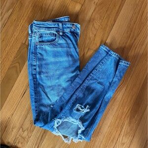 American Eagle high rise ripped jeans - size 4